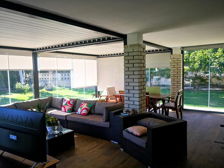 Puertas Plegables Acuglass: La Solución Perfecta para Espacios Versátiles en Zaragoza
